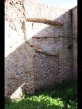 02299 ostia - regio v - insula xi - portico del monumento repubblicano (v,xi,4) - porticus - 2. laden - suedostecke - zugemauerte tuer - 01-2024.jpg